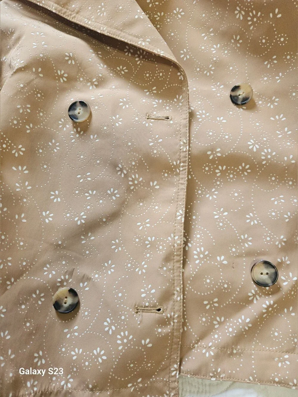 ANTHROPOLOGIE Cropped Floral-Print Trench Coat in Tan